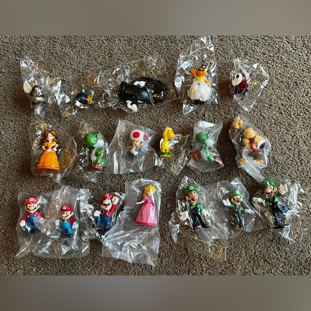 Vintage 2007 Lot of 18 Super Mario Bros Mini Figures New in the Bag